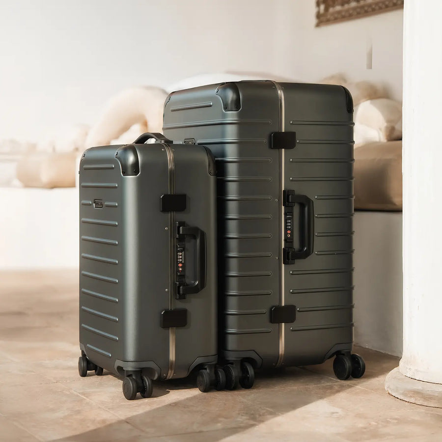 Gothenburg Gray/Smoked Platinum | Carry-On Closet Plus